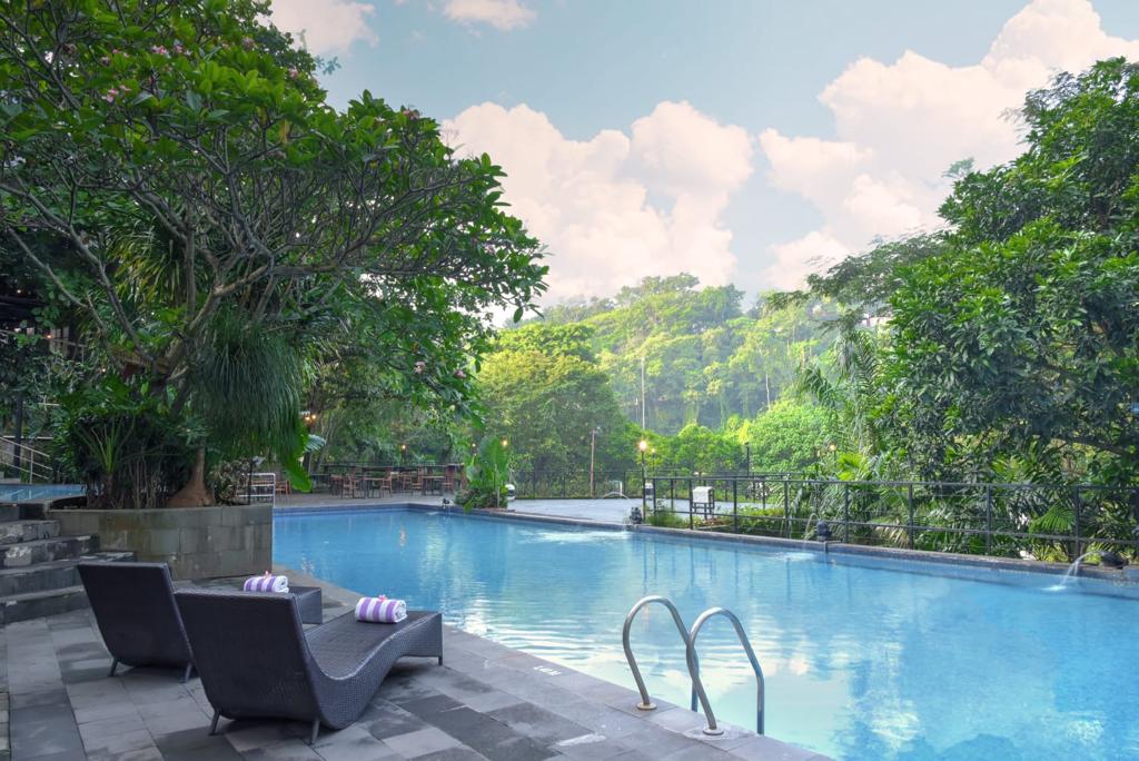 OAK TREE EMERALD HOTEL & CONVENTIONS SEMARANG