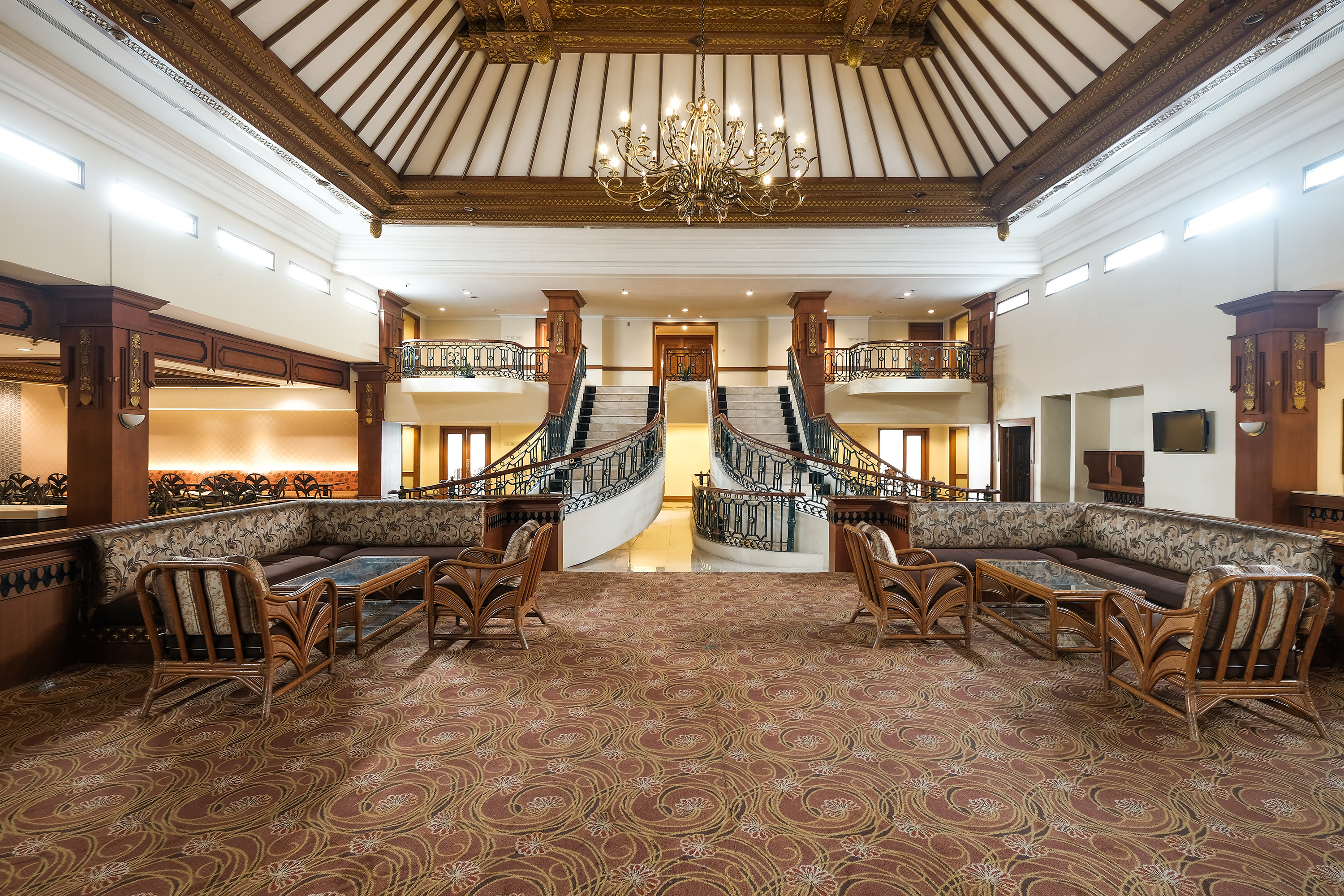 LOMAN PARK HOTEL