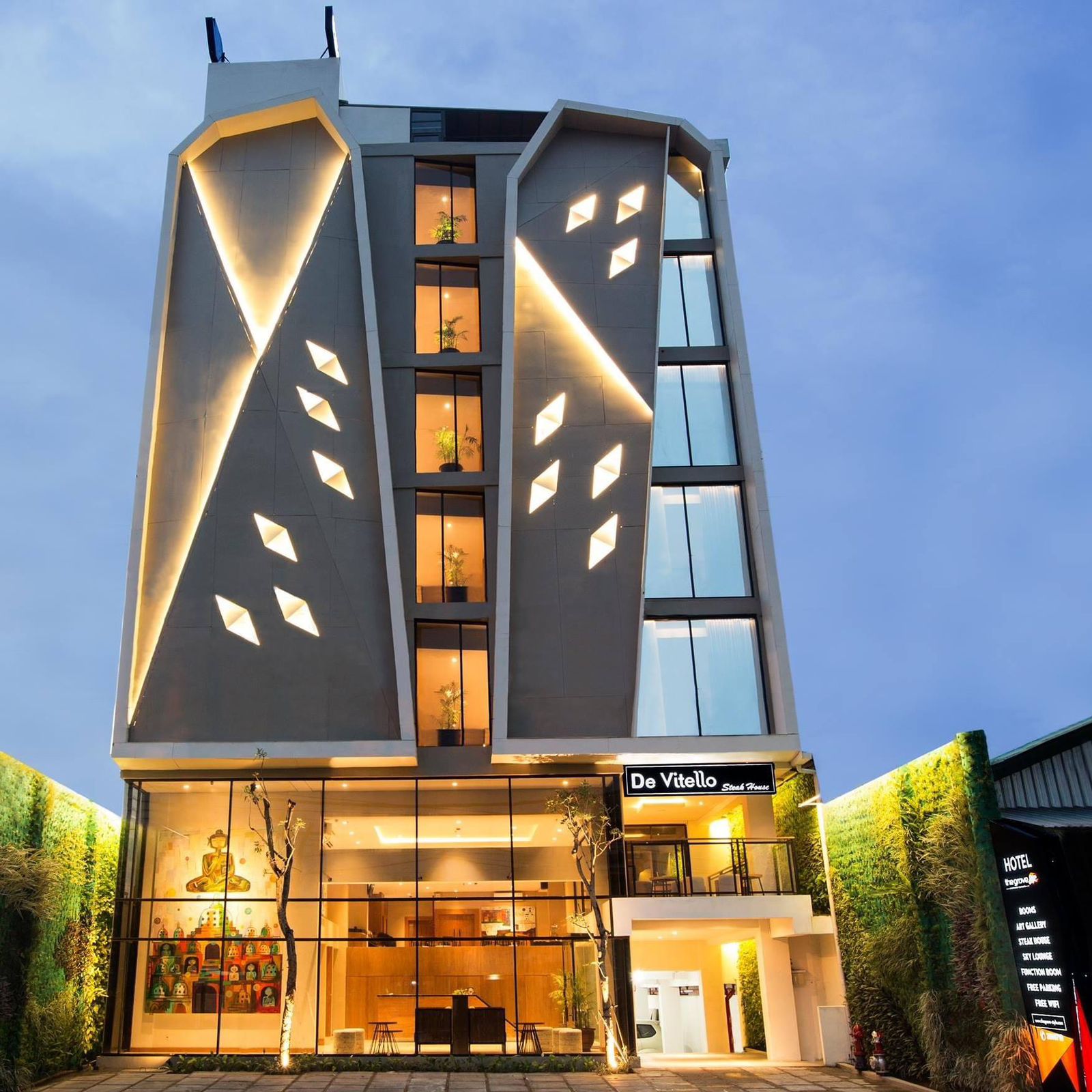 YELLOW STAR HOTEL AMBARUKMO